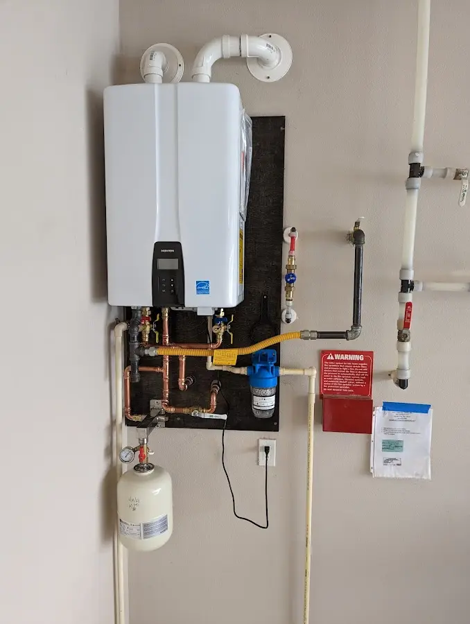Professional plumber installing copper piping in a Ashtabula home